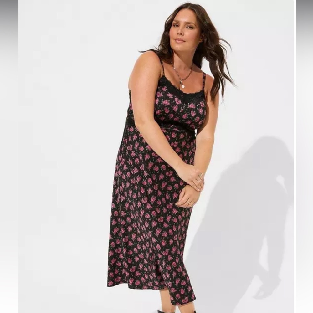 Torrid | Tea Length Woven Jacquard Lace Trim Cami Dress Rose Black Floral Size 4